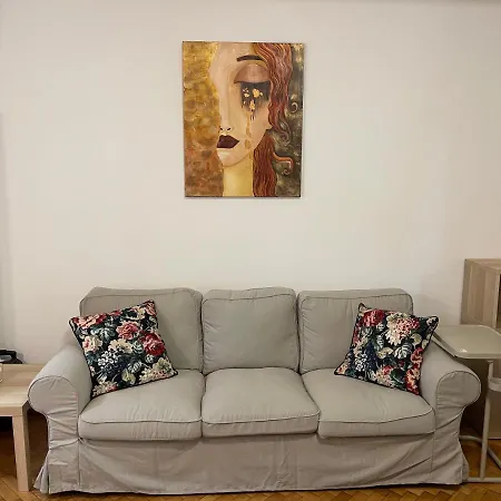 Klimt's Korner L Modern, Central, Lovely